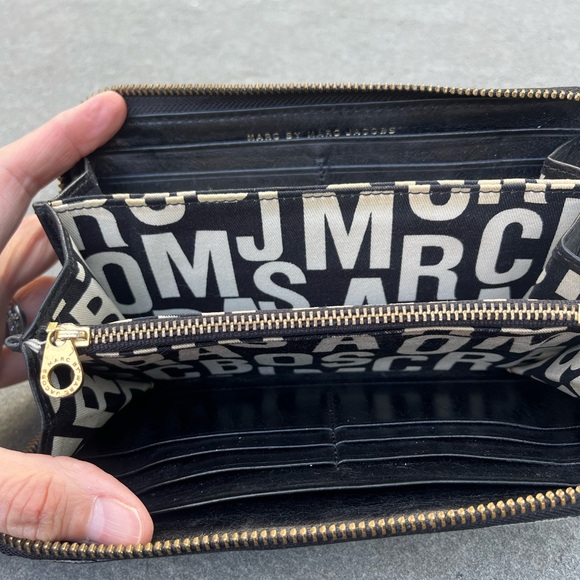 Marc by Marc Jacobs soft leather zippy motorcycle wallet, gold hardware - Picture 6 of 8